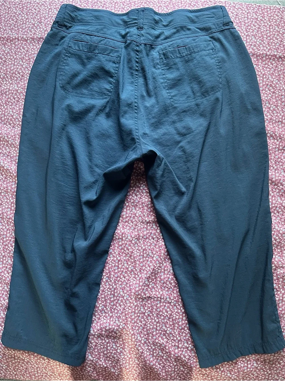 Khombu Navy Women’s lightweight Capris